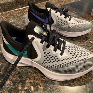 Nike Women’s Air Zoom Winflo 6 Running Sneakers